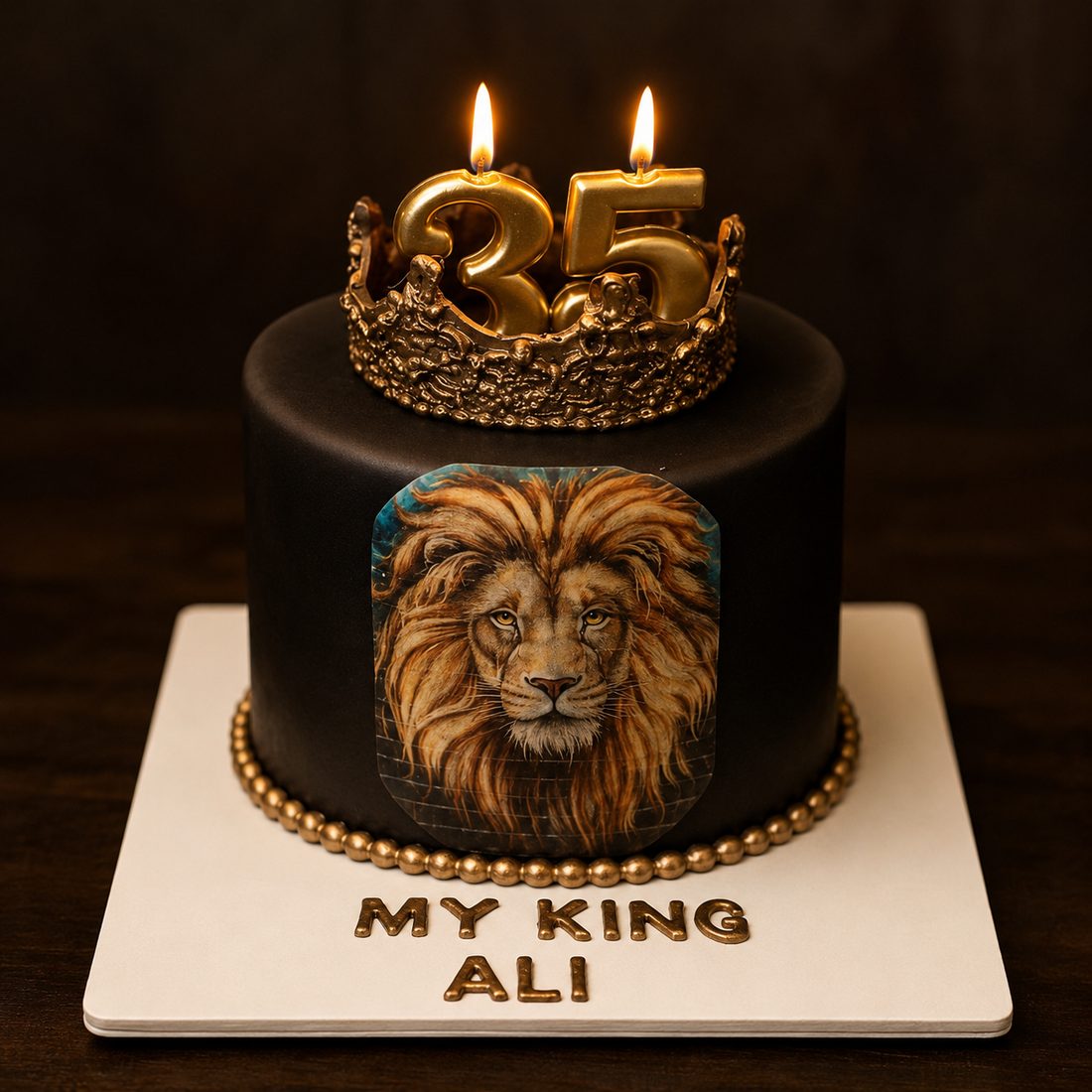 Hand-painted lion portrait cake